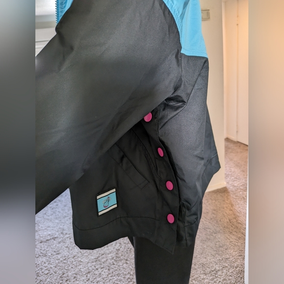 Beautiful summer women coat which is mixed by blue ,black and pink color. - Picture 8 of 8